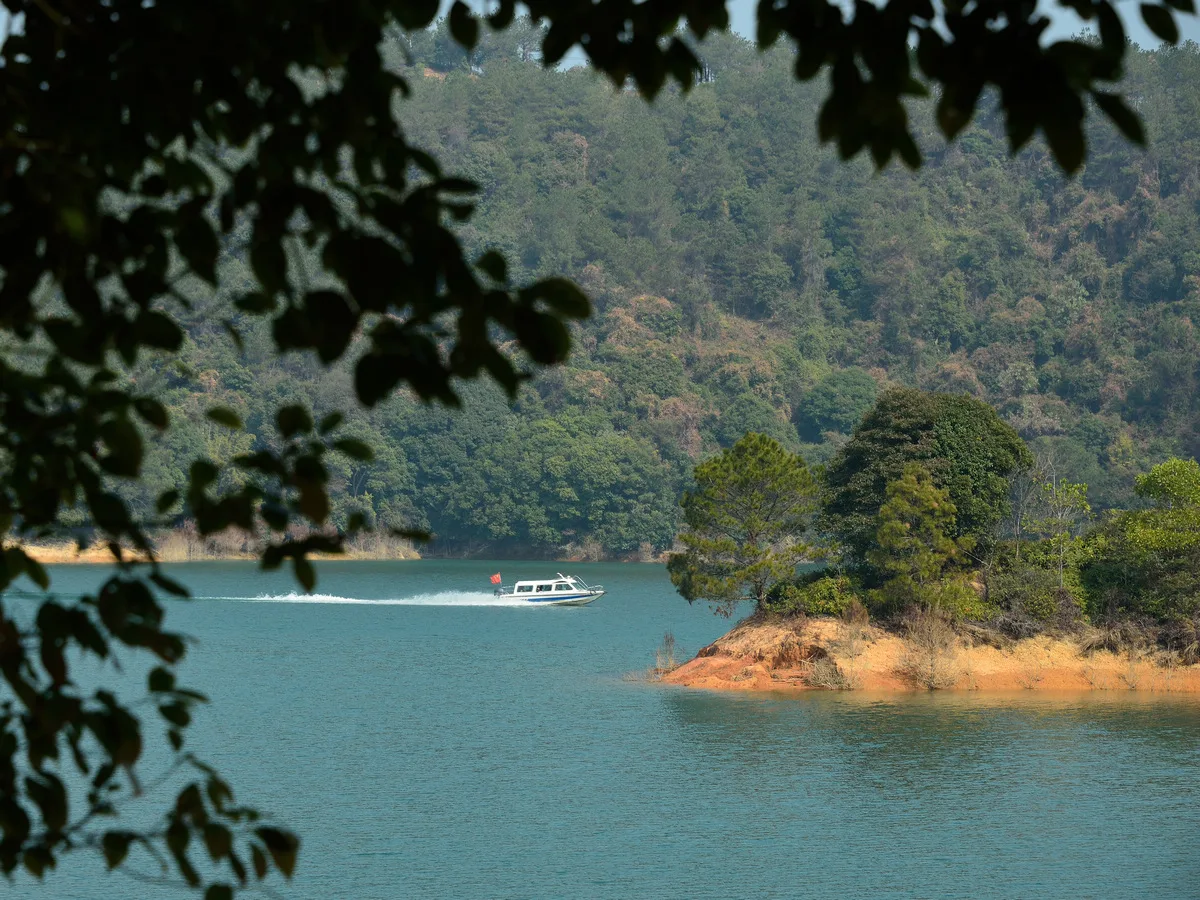 Jinghuayuan di Tasik Wanlü — imej rujukan