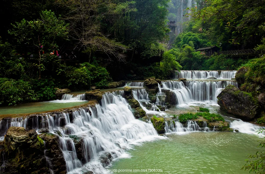 شلال الخوانق الثلاثة الكبير — صورة مرجعية