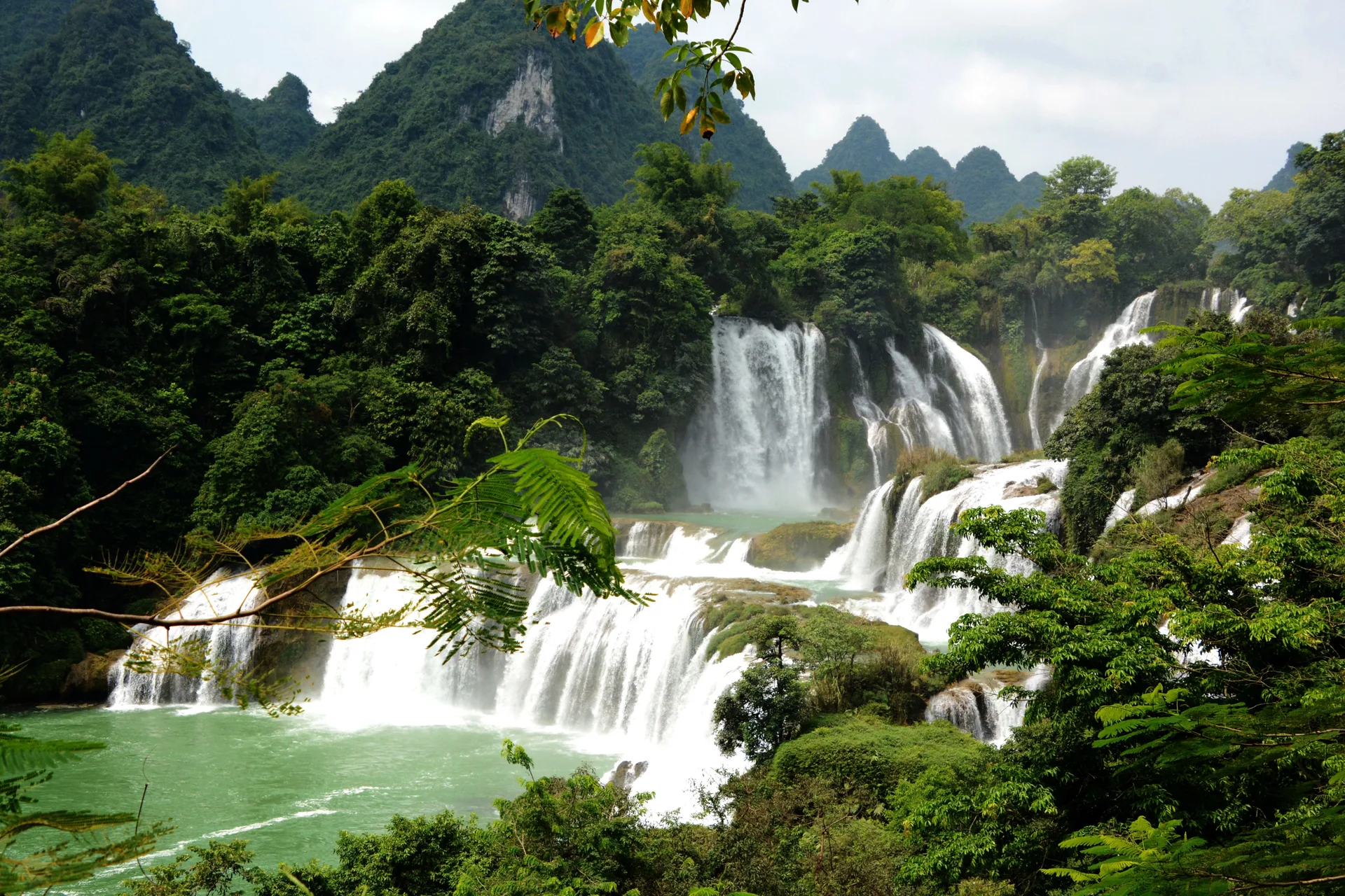 Detian Transnational Waterfall — reference image