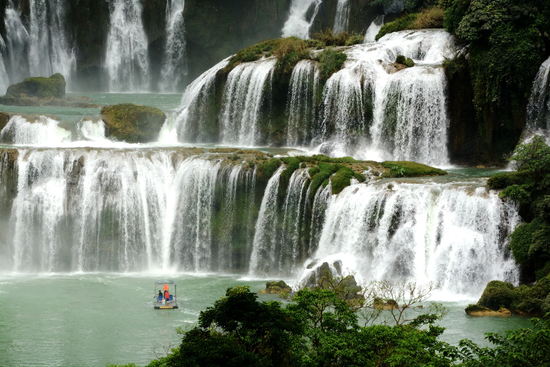Detian Transnational Waterfall — reference image
