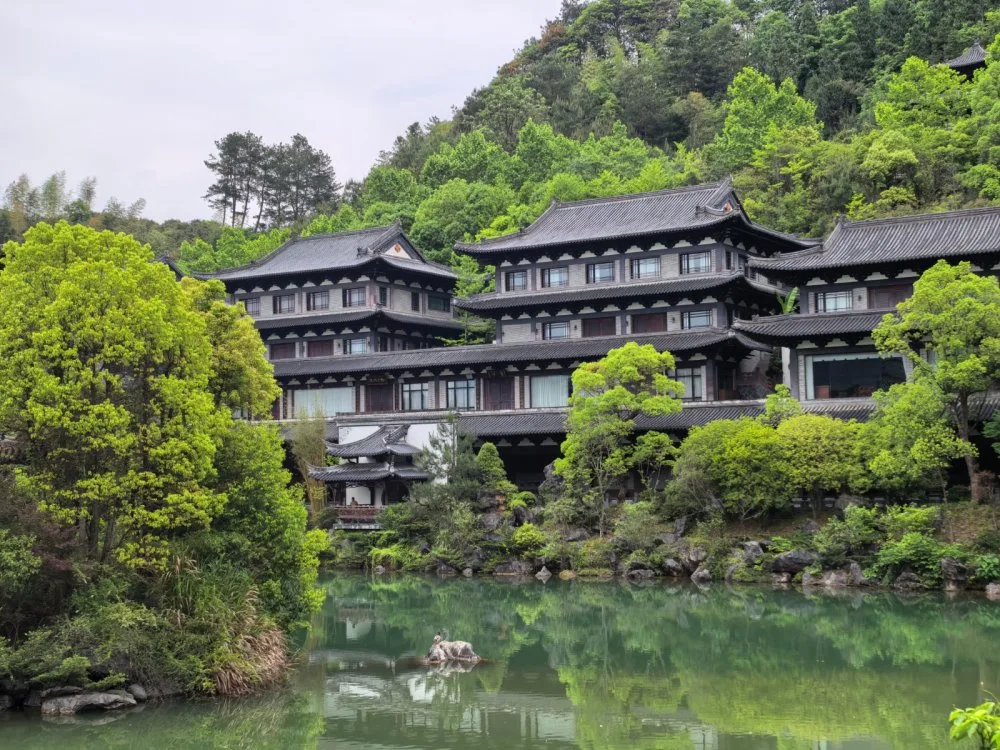Padiglione Wanzai, Parco buddhista del Palazzo delle Radici — immagine di riferimento