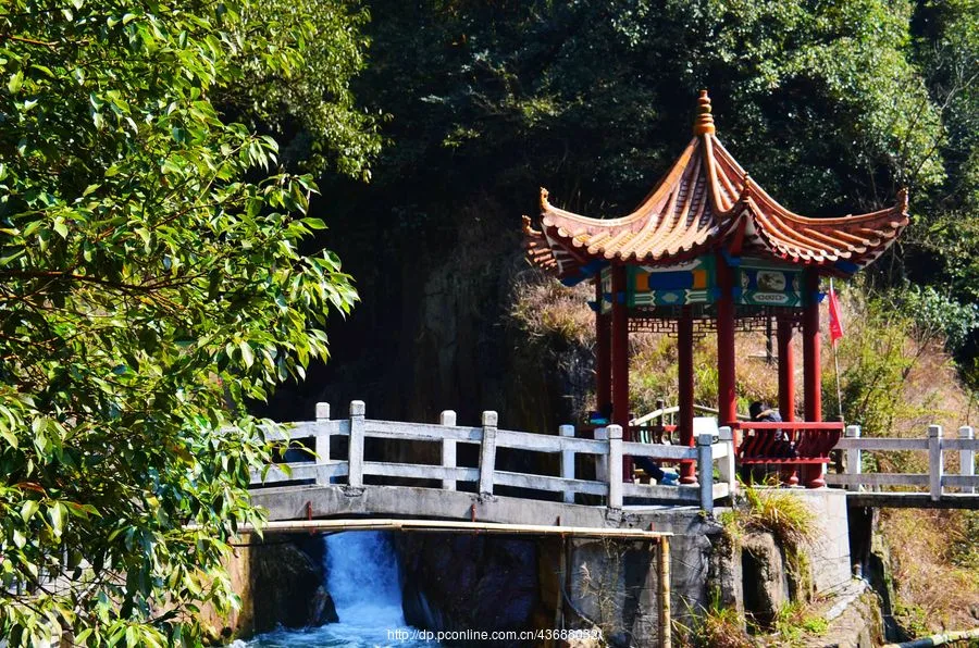 Lago Dongjiang — imagen de referencia