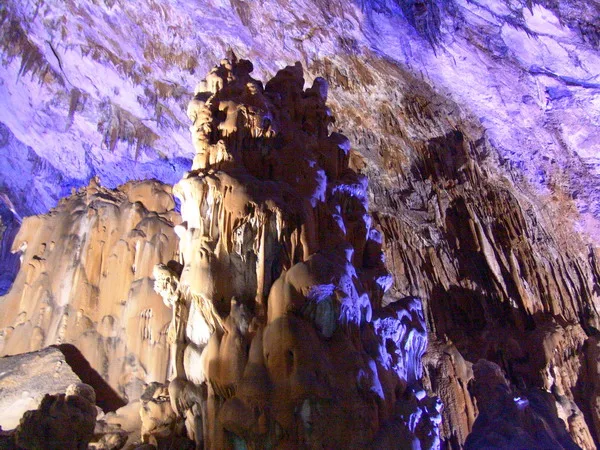 Gua Zhijin — imej rujukan