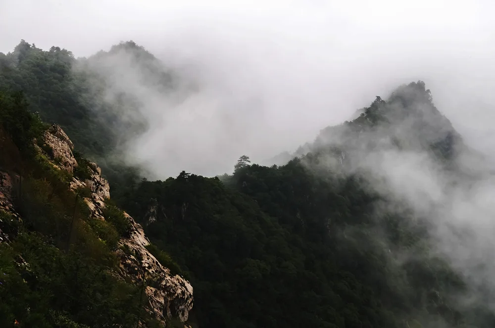 Núi Bạch Vân, Lạc Dương — ảnh tham khảo