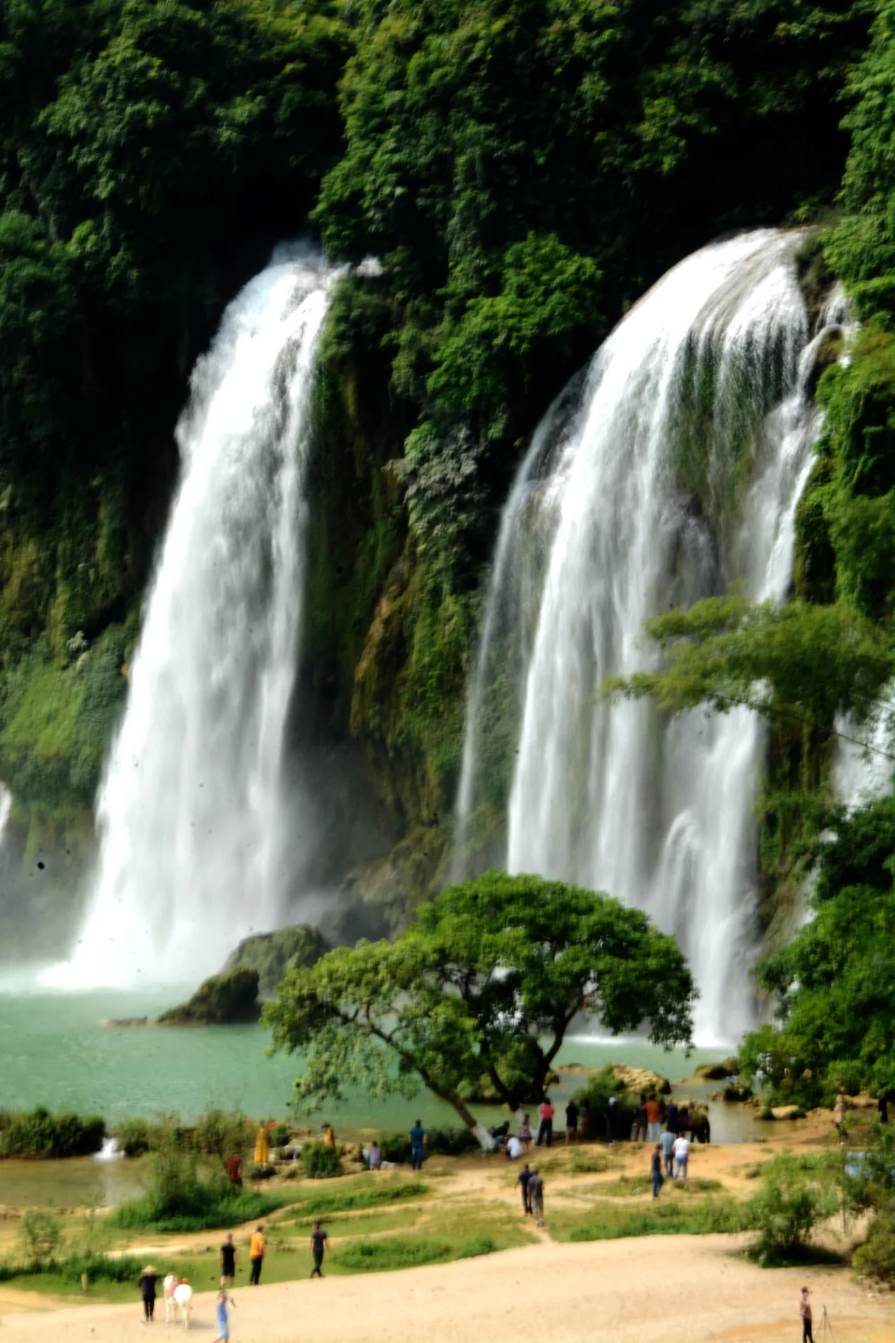 Detian Transnational Waterfall — reference image