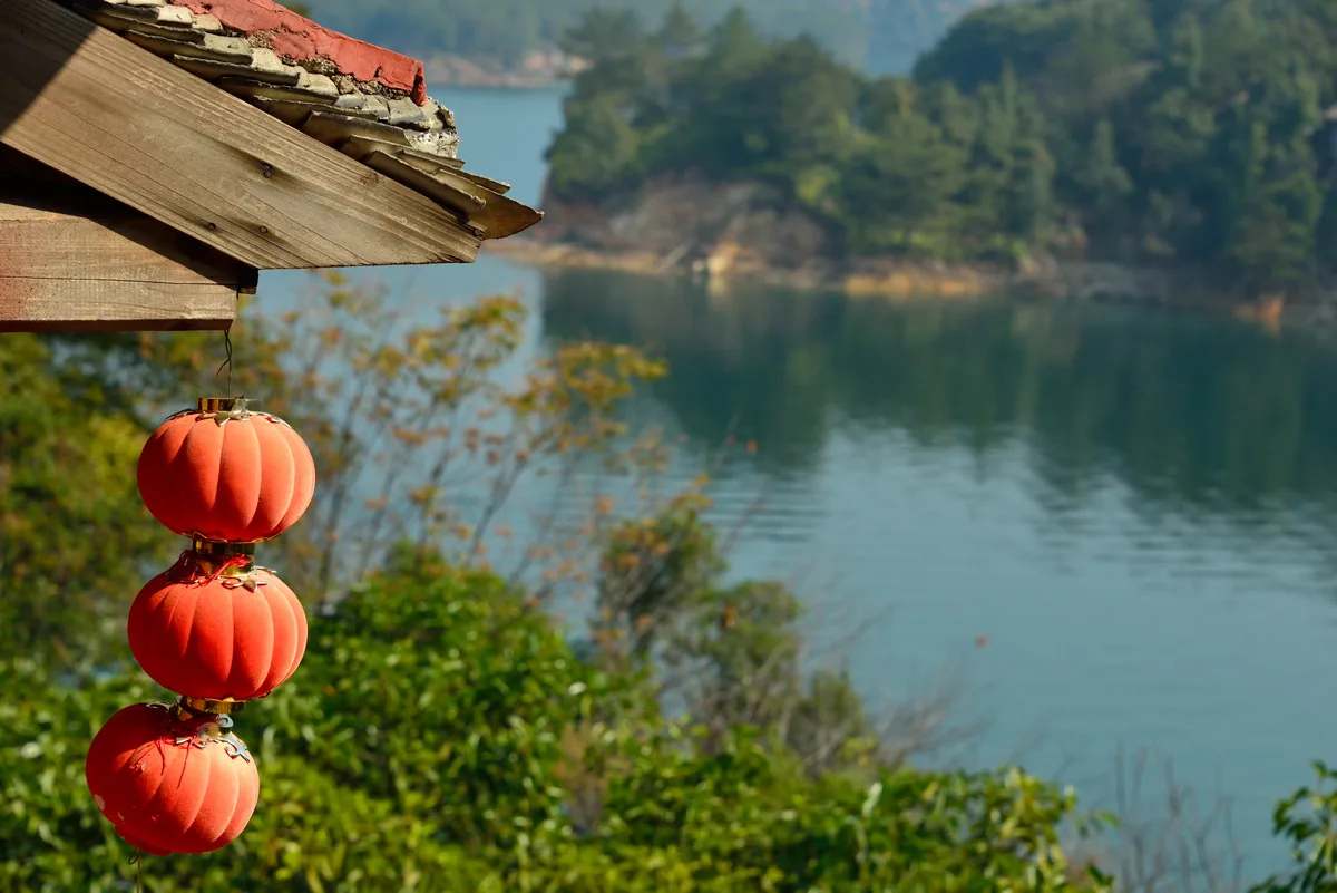 Jinghuayuan di Tasik Wanlü — imej rujukan