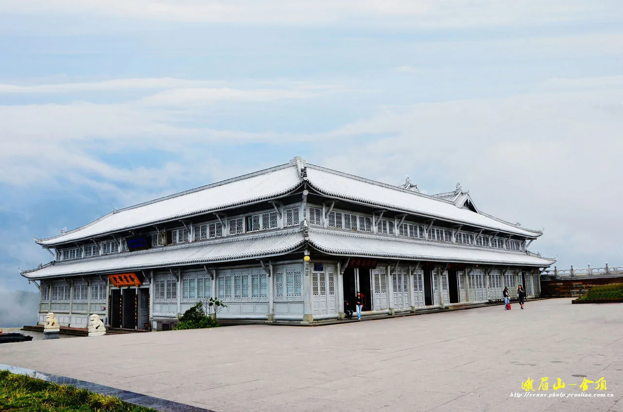 Gunung Emei (Puncak Emas) — imej rujukan