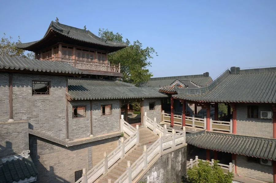 Gunung Xiqiao — imej rujukan