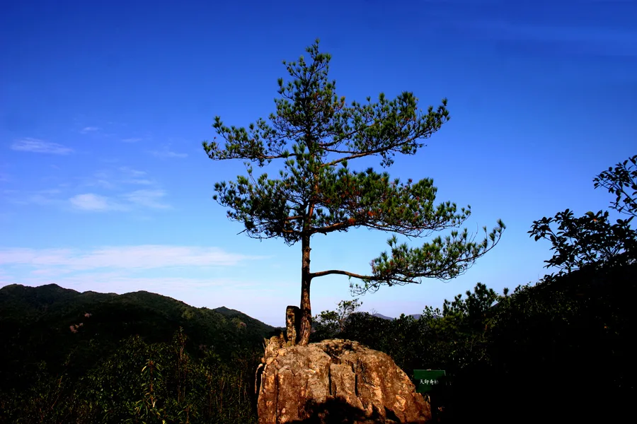 Núi Tam Bách — ảnh tham khảo