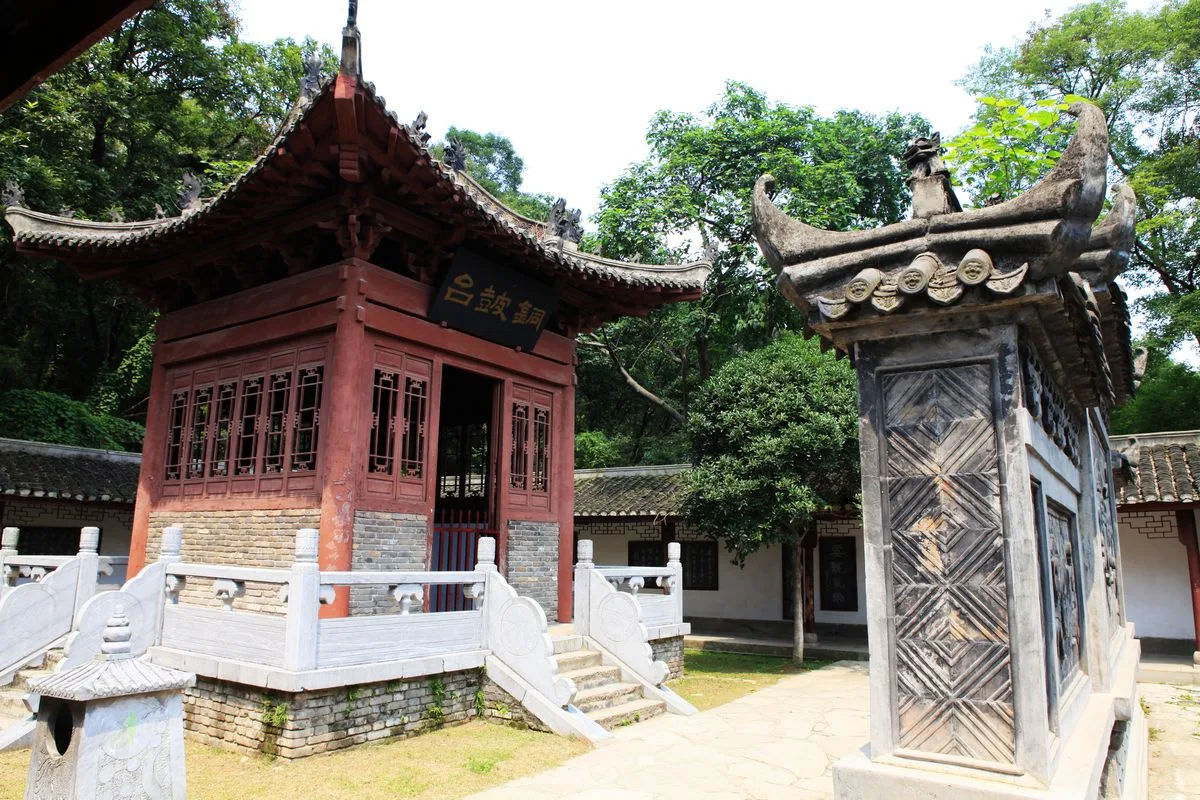 Longzhong Purba — imej rujukan
