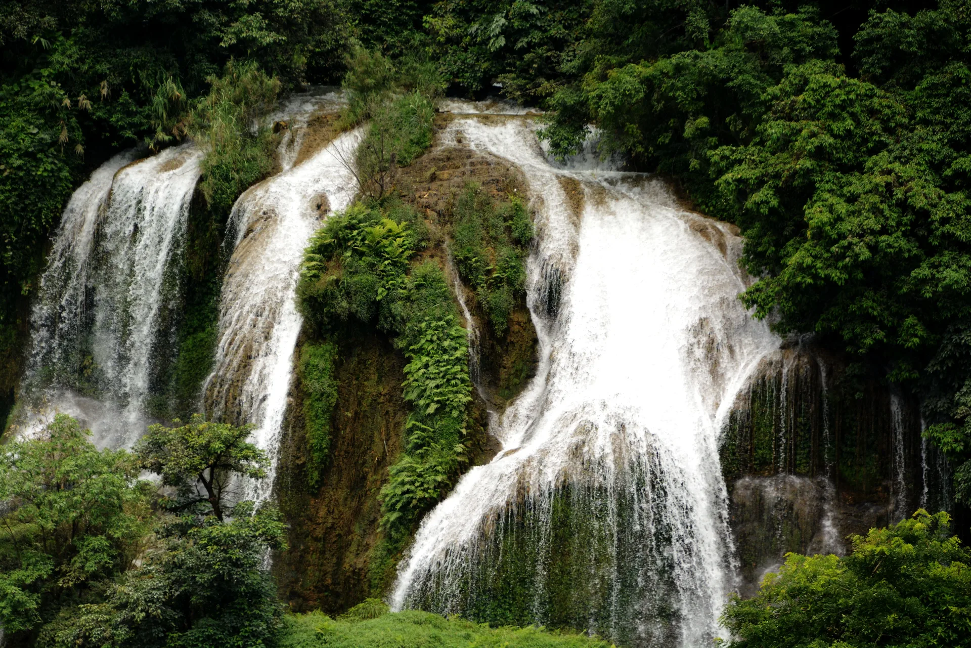 Detian Transnational Waterfall — reference image