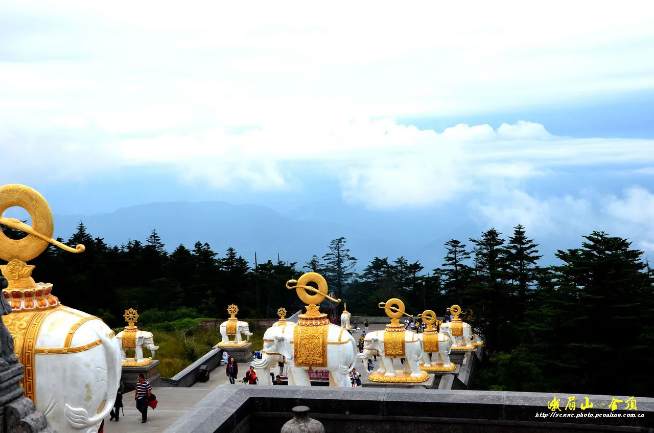 Gunung Emei (Puncak Emas) — imej rujukan