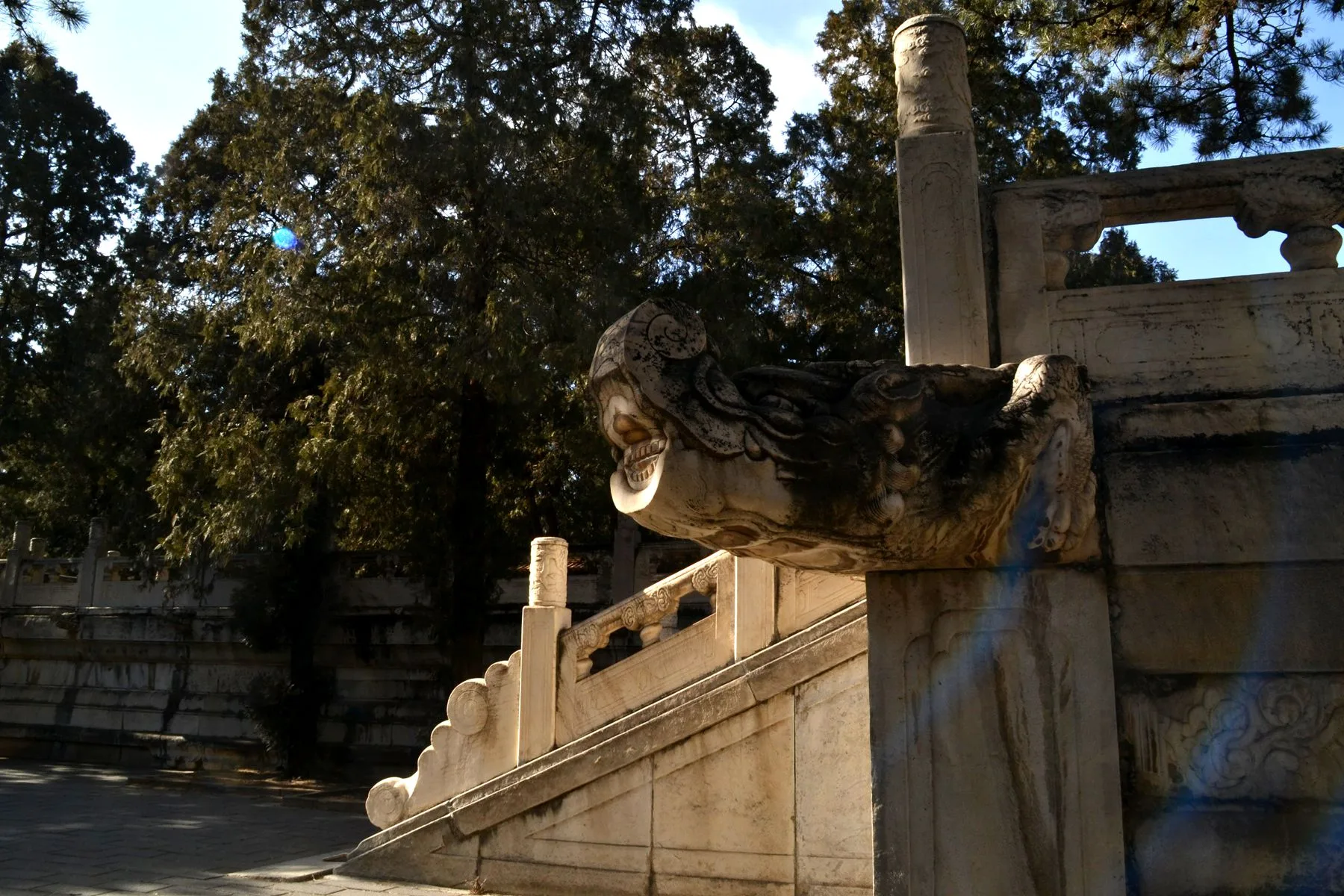 Tiga Belas Makam Ming — imej rujukan