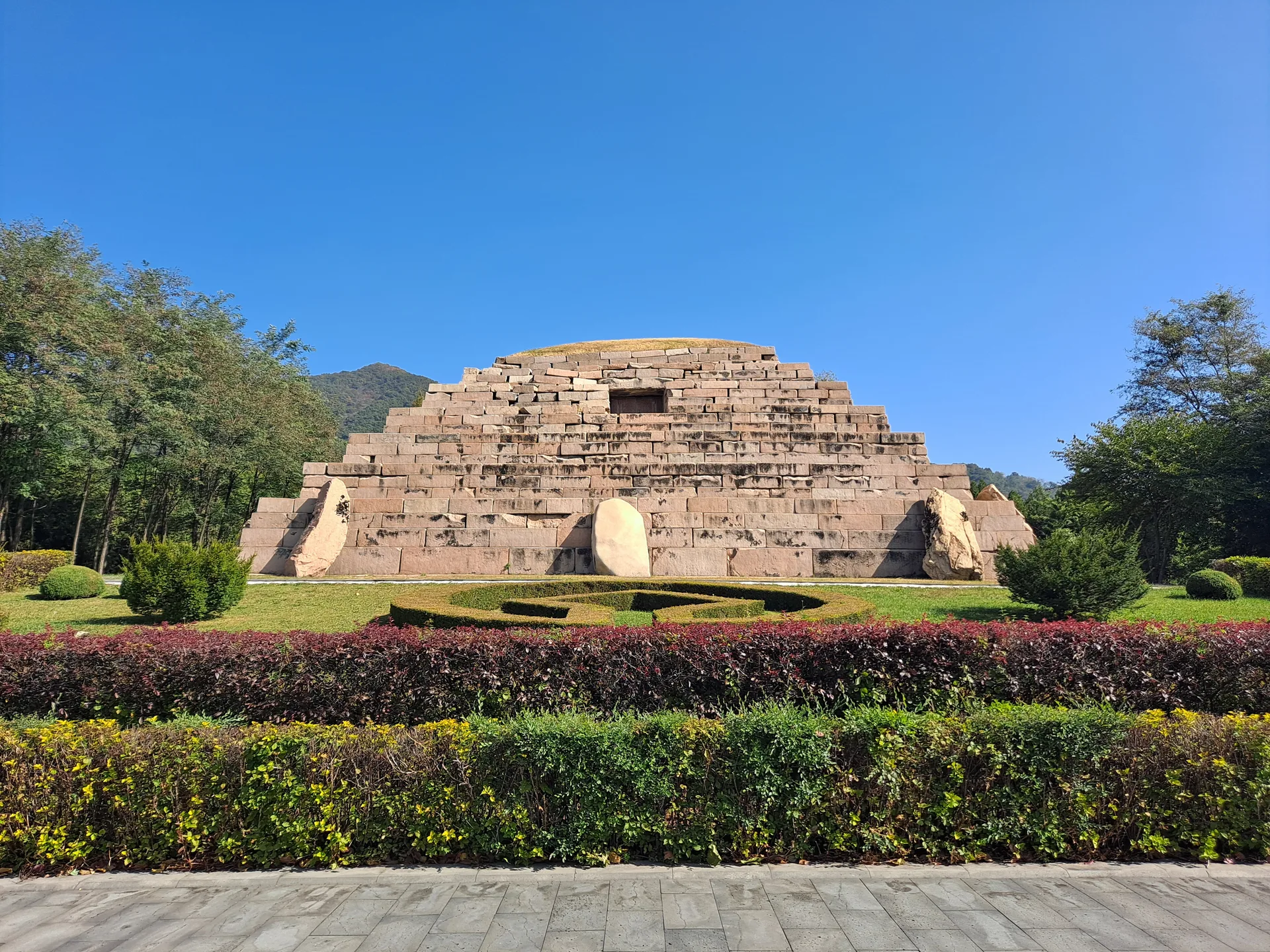 Vestigios de Goguryeo en Ji’an (Tumba del General) — imagen de referencia