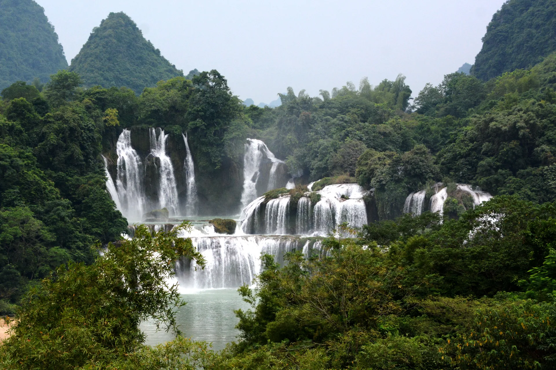 Detian Transnational Waterfall — reference image