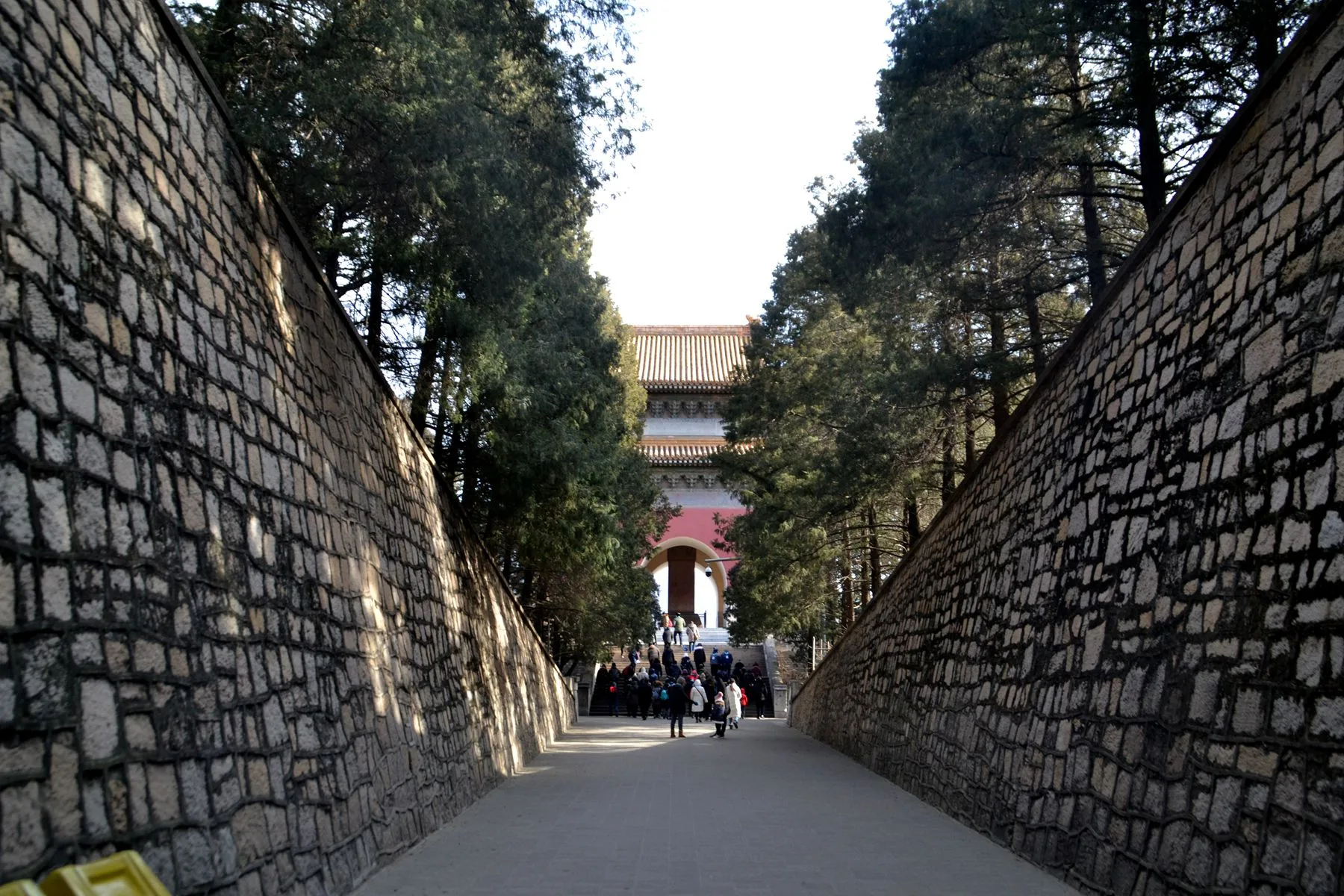 Tiga Belas Makam Ming — imej rujukan