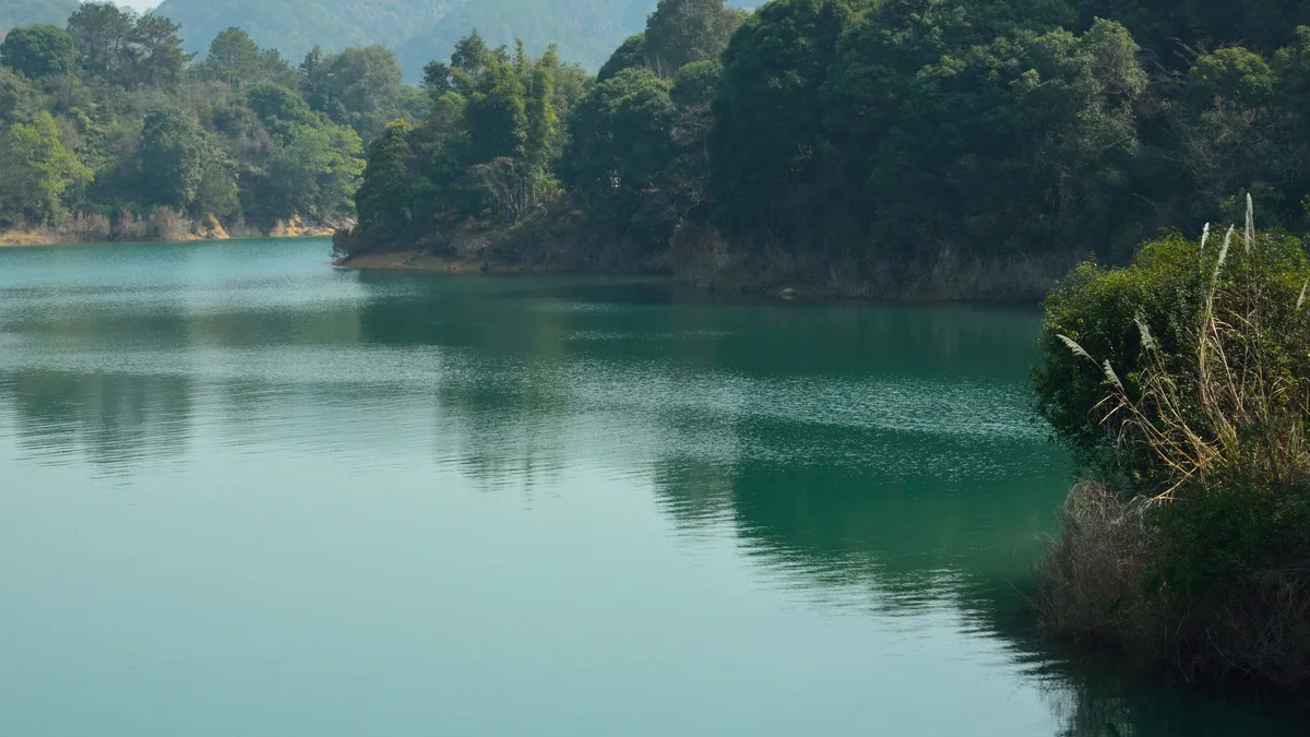 Jinghuayuan di Tasik Wanlü — imej rujukan