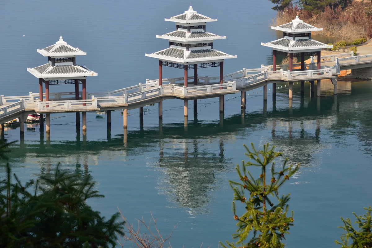 Jinghuayuan di Tasik Wanlü — imej rujukan
