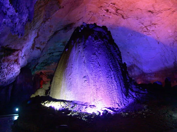 Gua Zhijin — imej rujukan