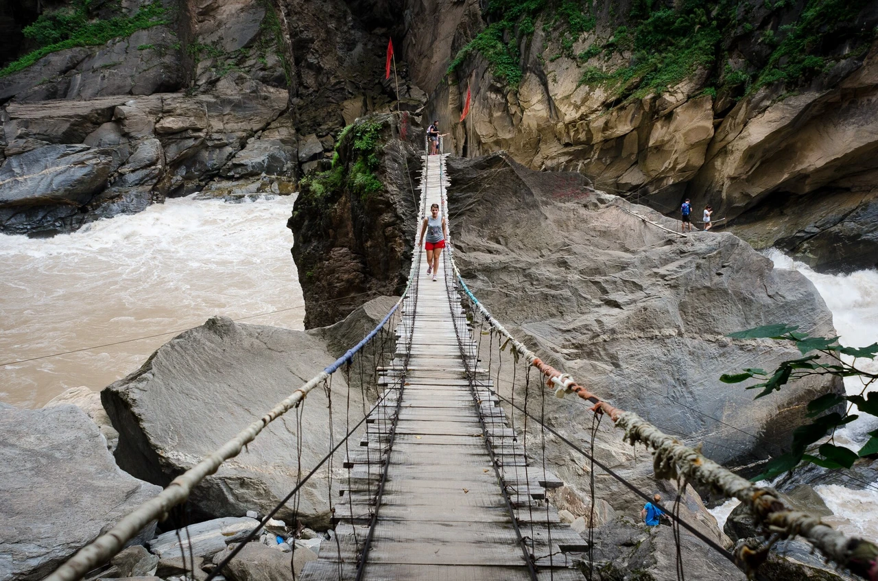 Tiger Leaping Gorge · 虎跳峡