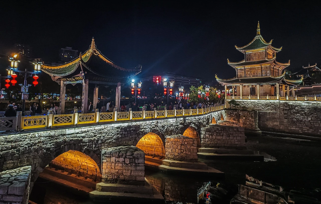 Jiaxiu Tower · 甲秀楼