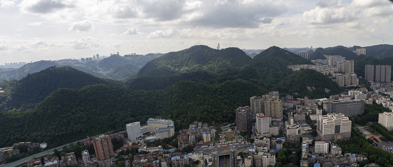 Qianling Park · 黔灵山公园
