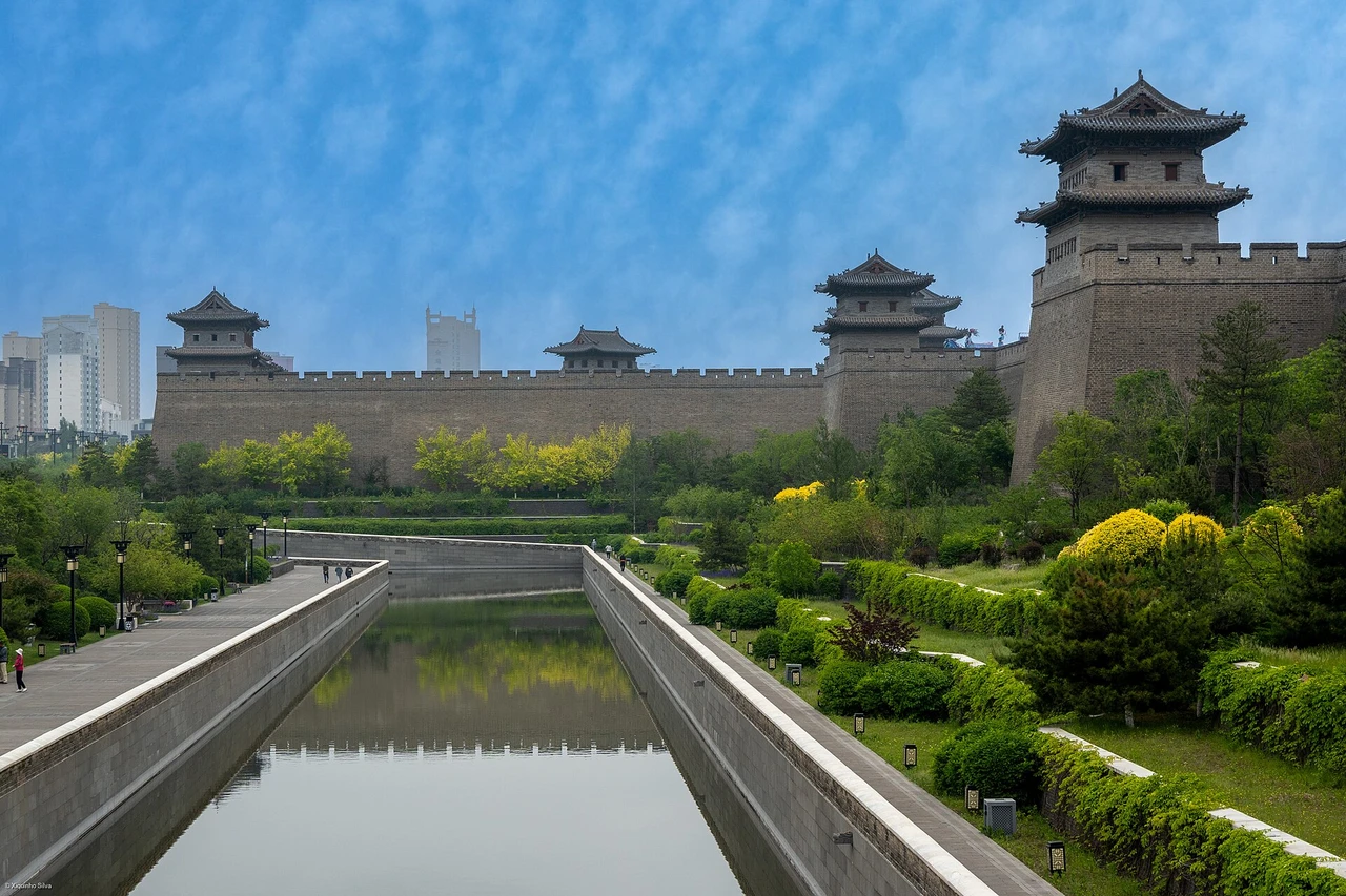City wall and Nine Dragon Screen · 大同城墙·九龙壁
