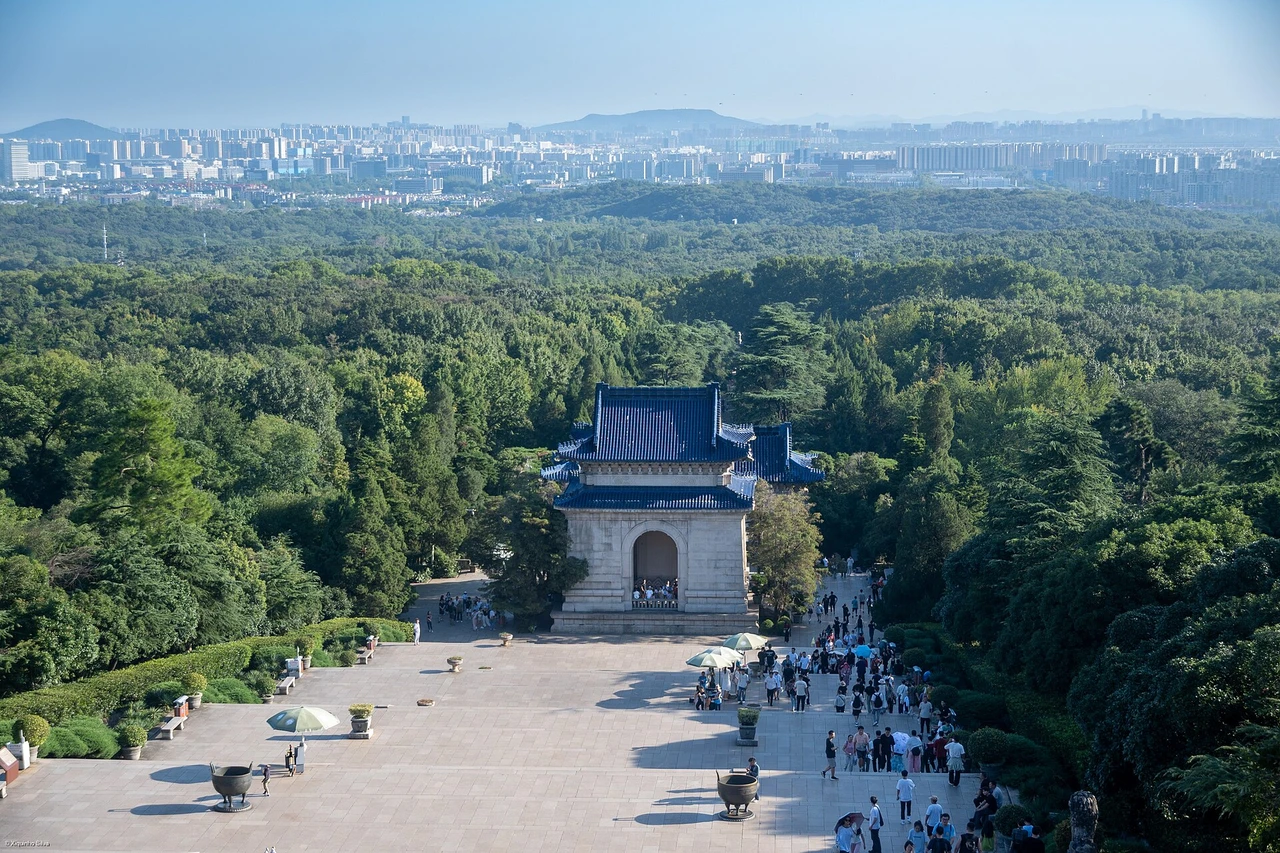 Sun Yat-sen Mausoleum · 中山陵
