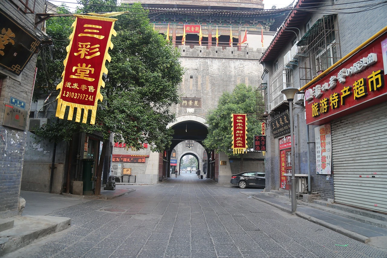 Old town and Lijing Gate · 老城·丽景门