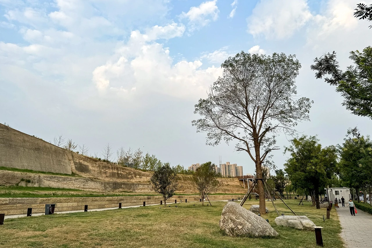 Shang City walls · 郑州商城