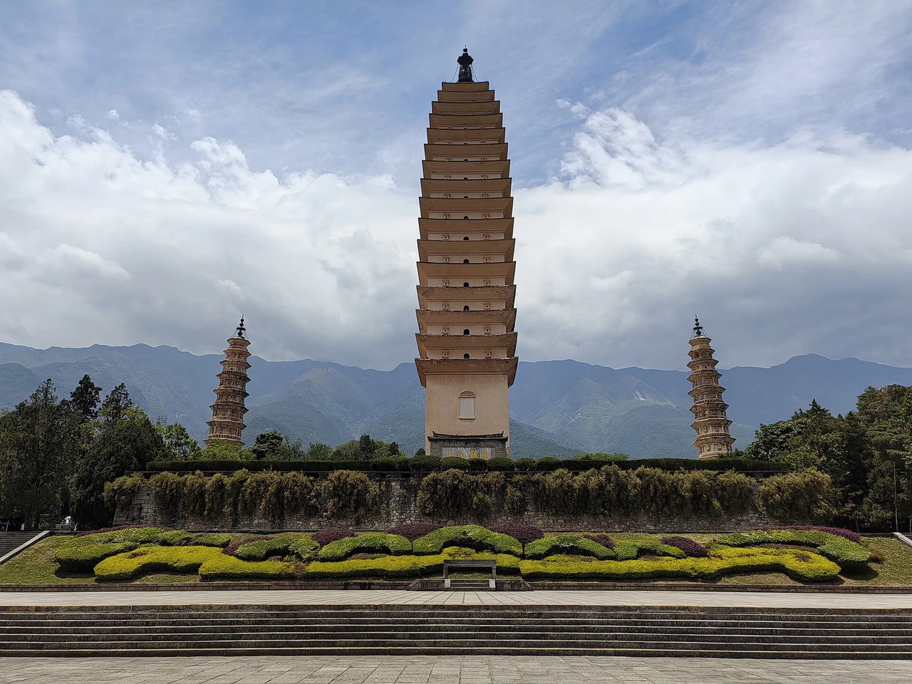 Three Pagodas · 崇圣寺三塔