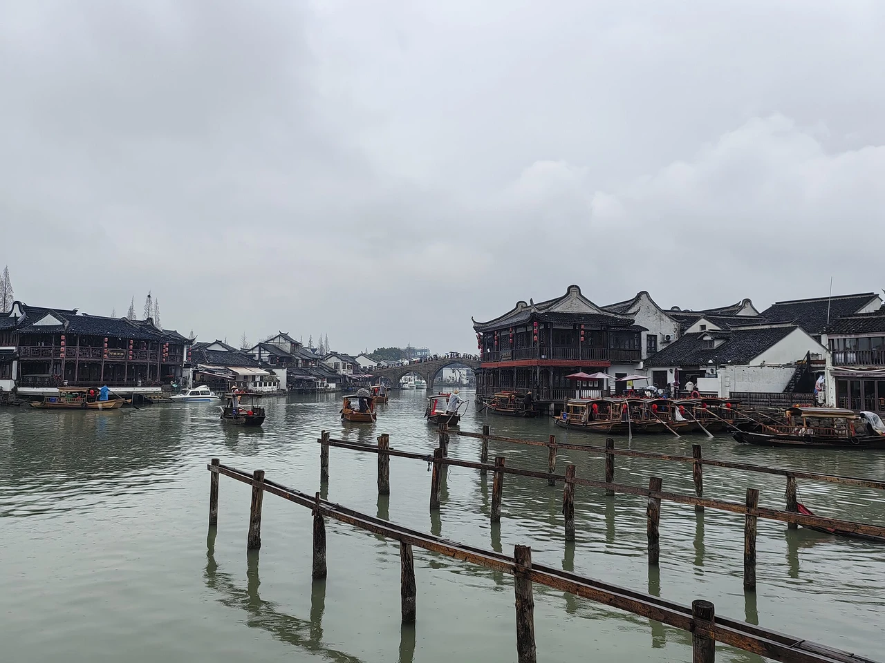 Zhujiajiao water town · 朱家角