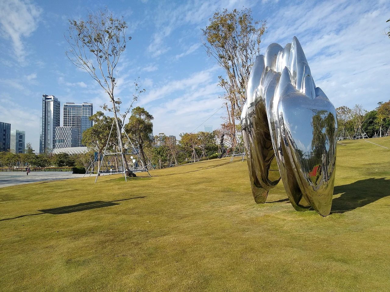 Liang Heng, a 2019 sculpture by Li Mingran on the park lawn