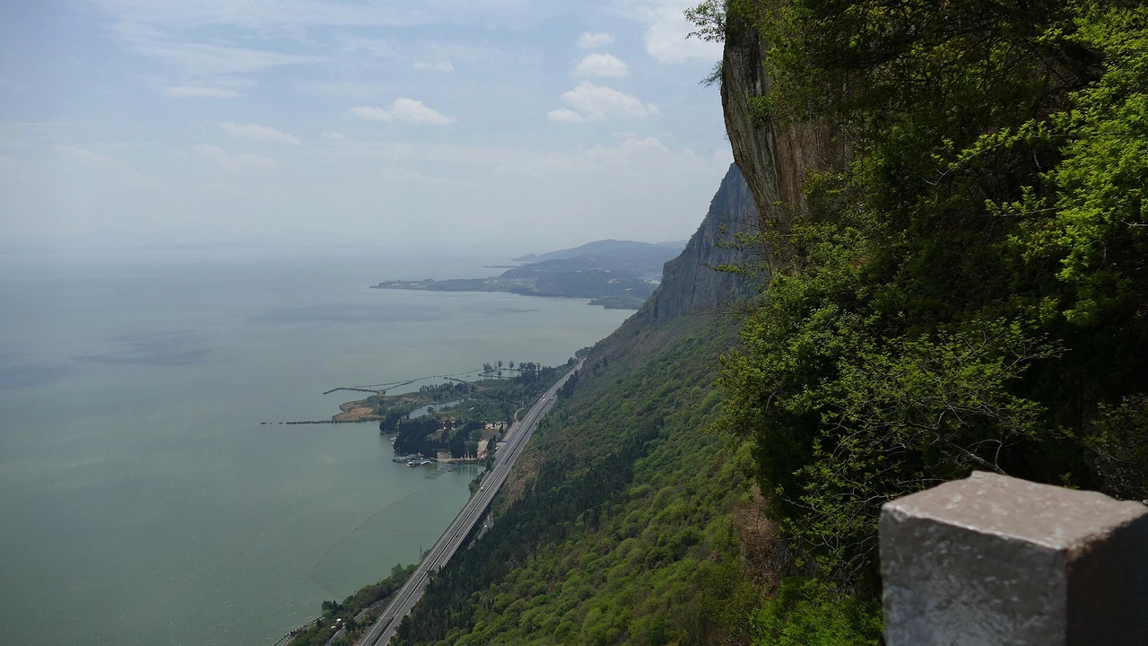 Western Hills and the Dragon Gate · 西山龙门