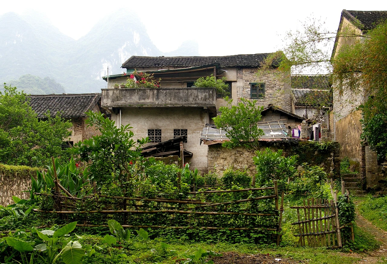 Xingping and the twenty-yuan view · 兴坪·二十元人民币背景