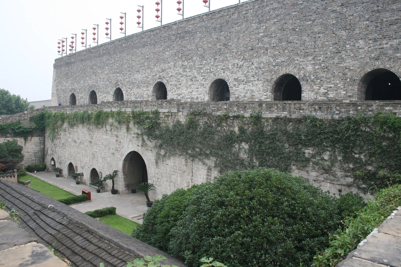 City Wall at Zhonghua Gate · 中华门城墙