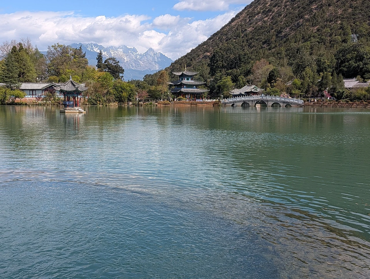 Black Dragon Pool · 黑龙潭
