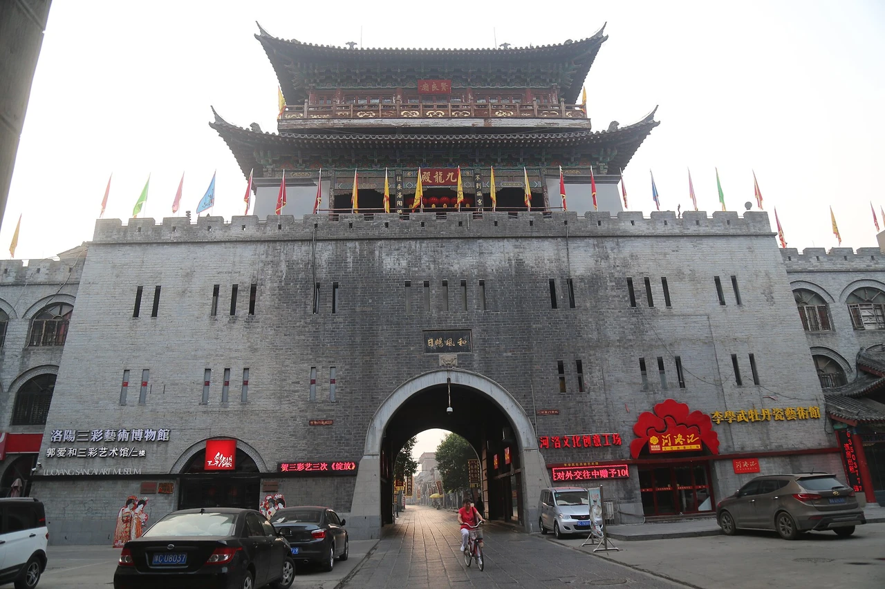 Old town and Lijing Gate · 老城·丽景门