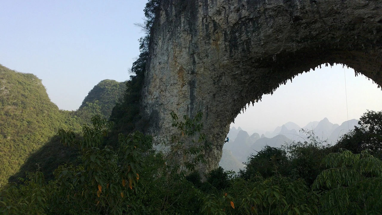 Moon Hill · 月亮山