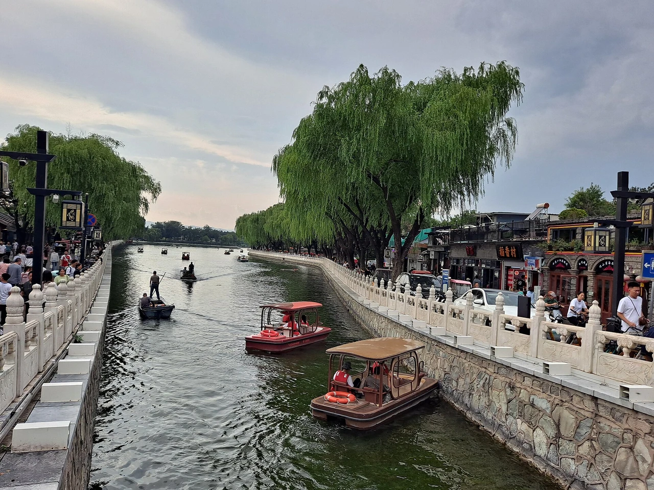 Houhai and the hutongs · 后海