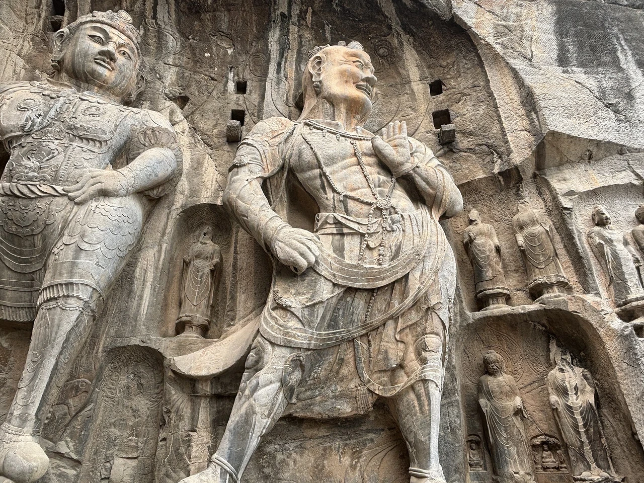 Longmen Grottoes · 龙门石窟
