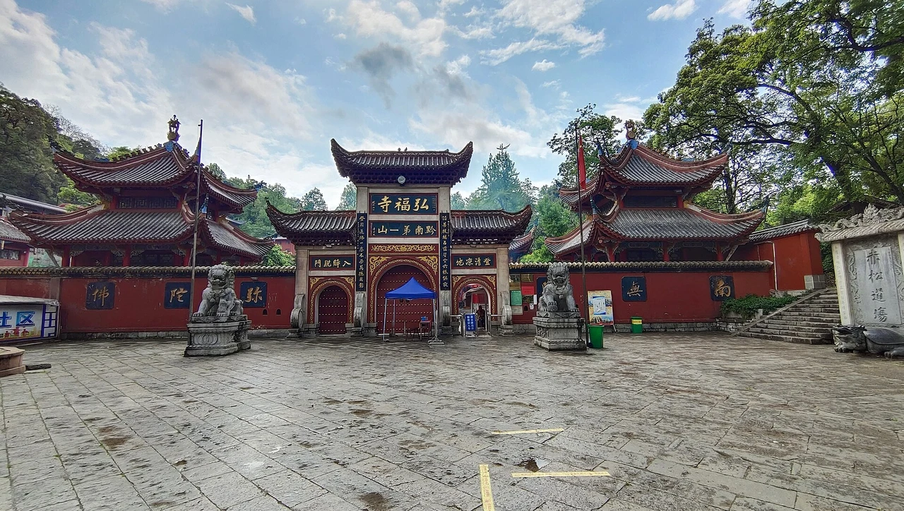 Qianling Park · 黔灵山公园