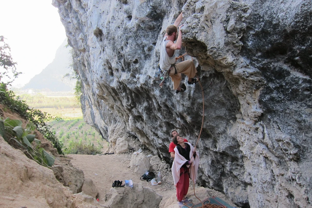Rock climbing · 攀岩