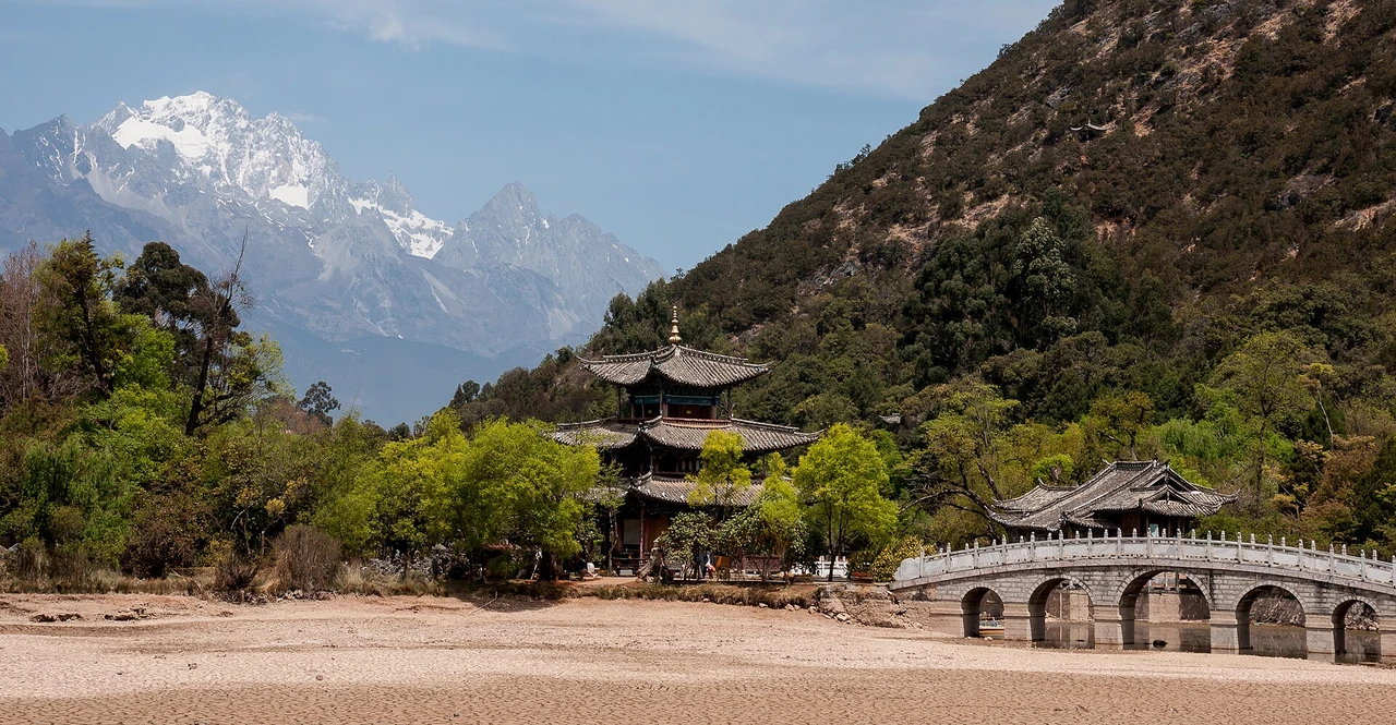 Black Dragon Pool · 黑龙潭