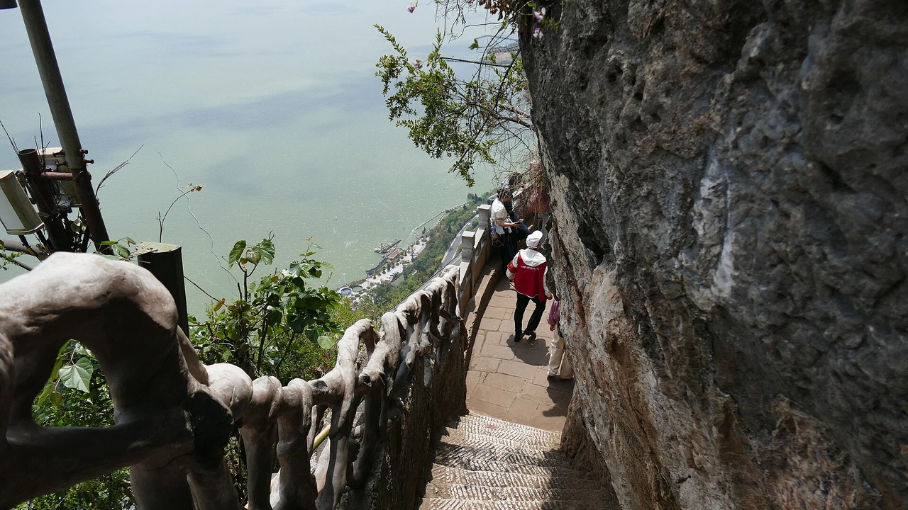 Western Hills and the Dragon Gate · 西山龙门