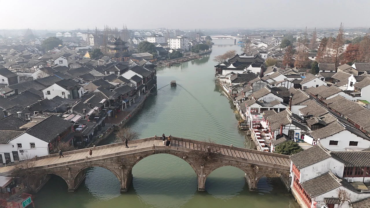 Zhujiajiao water town · 朱家角