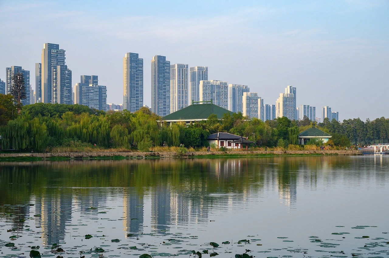 East Lake Greenway · 东湖绿道