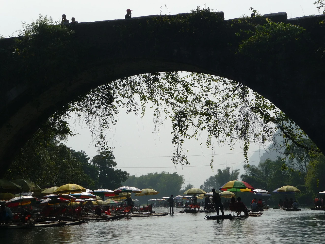 Yulong River rafting · 遇龙河漂流