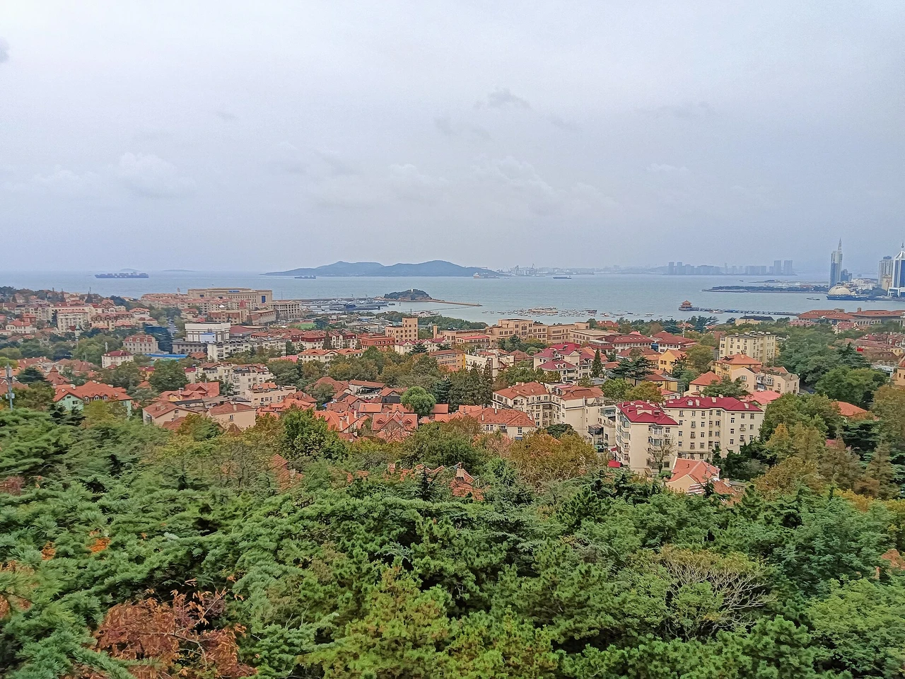 St Michael's Cathedral and Signal Hill · 浙江路天主教堂·信号山