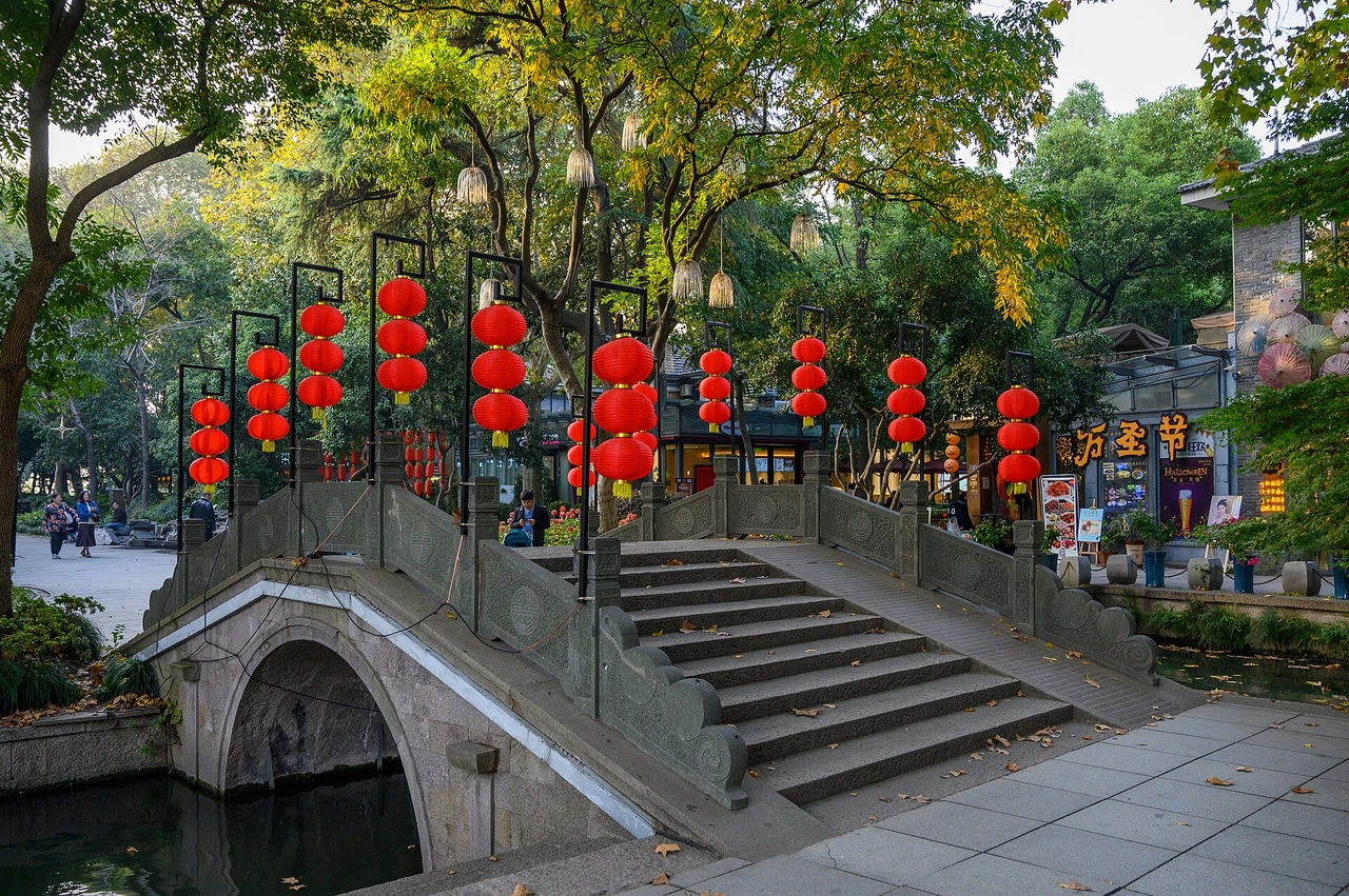 West Lake · 西湖